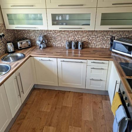 Lovely 2 Bedroom Serviced Apartment With Parking Mansfield Exterior foto